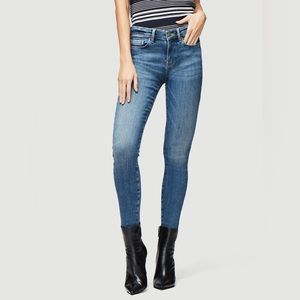 Frame Le Skinny de Jeanne in Mid Blue